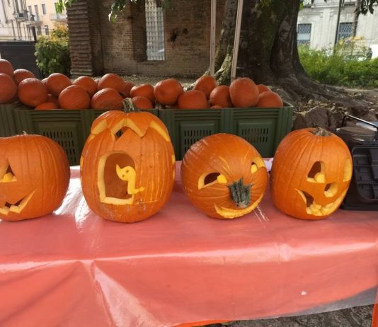 Mantova festeggia trent’anni di Lumere: intagliatori, sapori contadini, burattini e laboratori per bambini