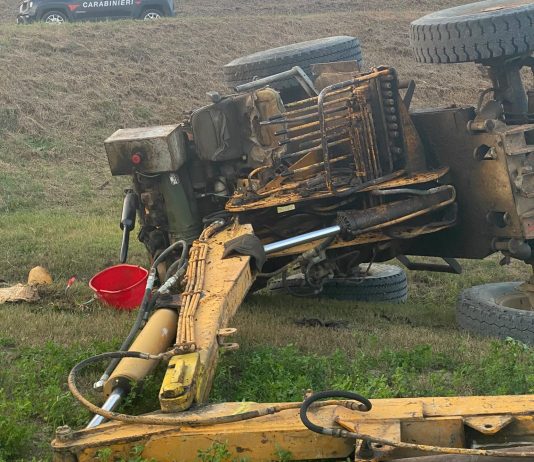 Viadana, trattore finisce in un canale: ferito un 65enne