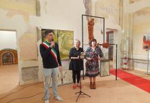 Elisa Gemelli, pittura e teatro si incontrano nella mostra “Il tempo imperfetto”