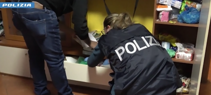 Polizia digos perquisizione casa estremista Castel Goffredo