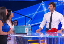 Affari tuoi, Marina da Sassari torna a casa a mani vuote. De Martino: “Potevamo salvare la partita al novantesimo”