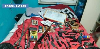 Pavia, armi e svastiche in casa: arrestato 19enne