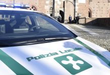 Sermide, controllato mendicante davanti al supermercato: emergono numerosi precedenti, ora il Daspo