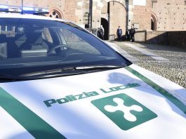 Sermide, controllato mendicante davanti al supermercato: emergono numerosi precedenti, ora il Daspo