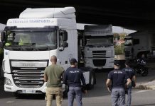 Protesta dei tir, stop ai blocchi in Campania: ripartono i rifornimenti. Il Garante invoca la precettazione
