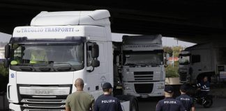 Protesta dei tir, stop ai blocchi in Campania: ripartono i rifornimenti. Il Garante invoca la precettazione