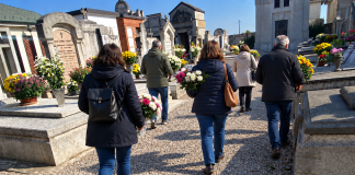 Cimiteri già affollati nel Mantovano, aumentano i prezzi dei fiori