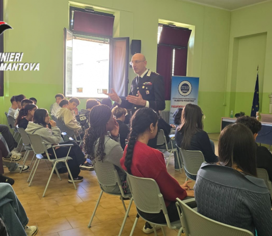 I Carabinieri incontrano gli studenti del Pitentino: prevenzione, legalità e rischi per Halloween