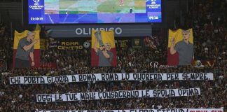 L’Olimpico celebra Mourinho: cori, striscioni e lui manda un bacio alla Curva Sud