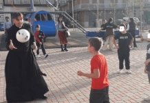 Accerchiato e minacciato don Coluccia: al prete antispaccio di Roma anche insulti in arabo