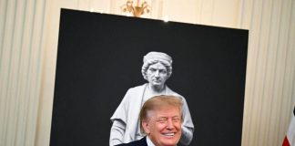 Trump festeggia Colombo alla Casa Bianca, caccia al voto degli italoamericani