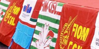 Rientra dalle ferie in ritardo per accudire la madre malata, licenziata dopo 11 anni