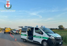 Senza patente causa incidente, poi scappa e denuncia falso furto dell’auto: 35enne nei guai