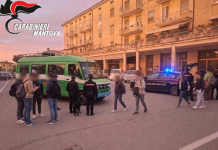 Ostiglia, Carabinieri presidiano scuole e fermate dei bus dopo le fake news sui social