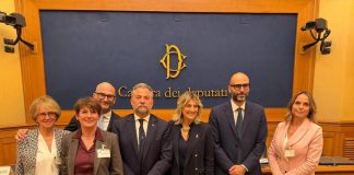 Cancro seno, ‘4 pazienti su 10 temono di perdere il lavoro’