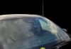 Frutto colpisce un’auto alla rotatoria dei giardini Nuvolari: parabrezza crepato, paura per un anziano
