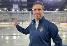 Esordio alla milanese Fiera Ice Arena del Milano Hockey Club