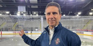 Esordio alla milanese Fiera Ice Arena del Milano Hockey Club