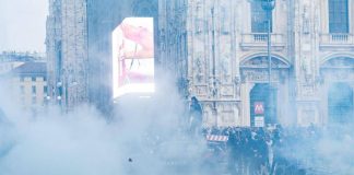 Guerriglia a Milano, notte di attesa per i genitori dei fermati: “Metà sono minori… l’altra metà pirla”