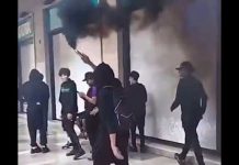 Maranza accendono fumogeno nero sotto i portici in Corso della Libertà: rabbia sui social