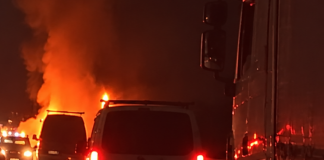 Viadana, furgone in fiamme sul ponte per Boretto: traffico bloccato e disagi