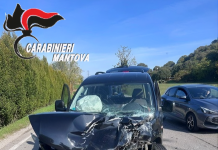 Monzambano, scontro auto-furgone all’incrocio: 28enne di Mantova in ospedale