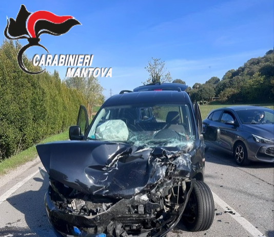 Monzambano, scontro auto-furgone all’incrocio: 28enne di Mantova in ospedale