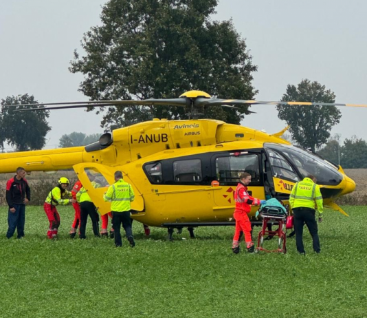 Viadana, resta incastrato col piede e cade dal pianale del camion: gravissimo autotrasportatore 61enne