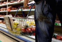 Il dilemma: insalata e affettati freschi o in busta? Guida pratica per pasti express e i rischi da evitare