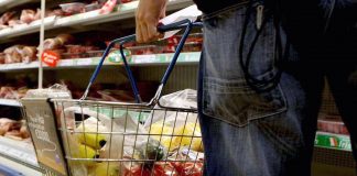 Il dilemma: insalata e affettati freschi o in busta? Guida pratica per pasti express e i rischi da evitare