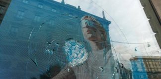 Guerriglia a Milano, parlano i negozianti: “Abbiamo paura che ci riconoscano e vengano a cercarci”