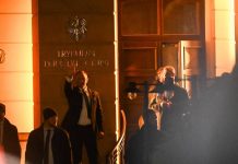 Polonia, duro scontro sulla Corte Costituzionale. Il presidente Nawrocki forza ingresso nella sede: “Tusk minaccia sicurezza nazionale”