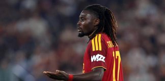 Roma in ansia per Koné: si accascia in campo al 16’, entra Pisilli