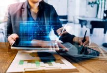 L’Intelligenza Artificiale fa lavorare di meno? Non proprio, per i dipendenti aumenta impegno e divario con i dirigenti