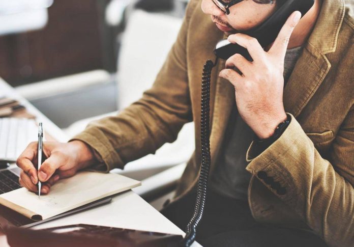 lavoro_telefono_123rf_free