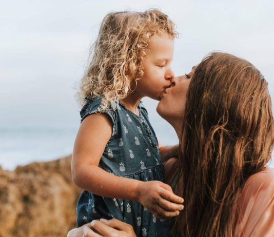 Bonus mamme 2026, domande al via: contributo fino a 720 euro, a chi spetta e come richiederlo