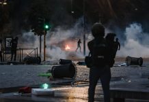 Guerriglia a Milano, pm: “Da arrestati azioni distruttive di rara violenza”