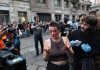 Milano, scontri e feriti al corteo ‘Italia in Piazza’. Disordini anche a Torino e Bologna