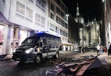 Scontri a Milano, perquisizioni per 100 persone: 51 sono minorenni. Città blindata per sabato