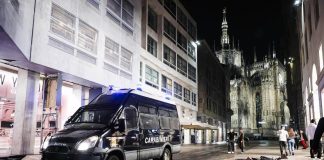 Scontri a Milano, perquisizioni per 100 persone: 51 sono minorenni. Città blindata per sabato