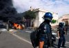 Infiamma la protesta degli studenti in Francia: incendio in una scuola a Metz, fermato 15enne per aggressione