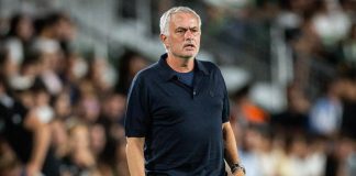 Roma, Mourinho: “Sono un avversario, ma vorrei abbracciare i tifosi”
