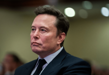 Ucraina, Musk spegne Starlink e ferma i droni di Kiev: “Decisione di Trump”