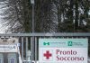 Trovato neonato abbandonato in un sacchetto della spesa a Cinisello, trasportato in codice rosso in ospedale