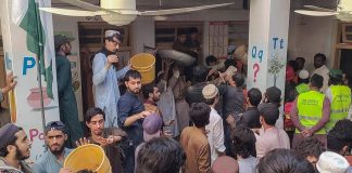 Pakistan, crolla il tetto di una scuola a Peshawar: 28 morti e 30 feriti