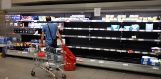 Caro carburanti e sciopero tir, l’allarme: “Col blocco a rischio rifornimenti supermercati e negozi”