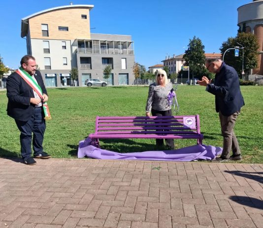 Poggio Rusco, un seminario e la panchina viola contro l’invisibilità della fibromialgia