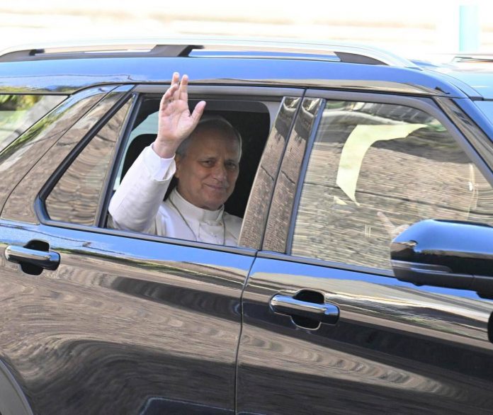 papa_Leone XIV auto_afp_1310_26