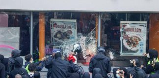 Francia, 855 fermi dopo disordini. Allarme da Parigi: “Non abbiamo risorse per contrastare i saccheggi”