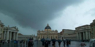 Meteo, arriva il maltempo: pioggia e temporali da Nord a Sud, poi torna il caldo